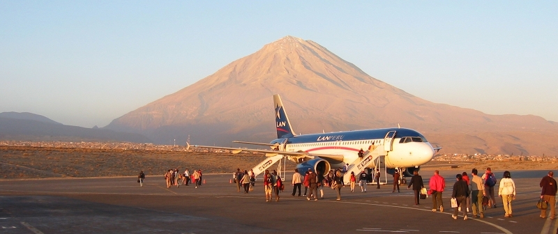 El Misti z mezinárodního letiště Rodríguez Ballón, Arequipa, Peru